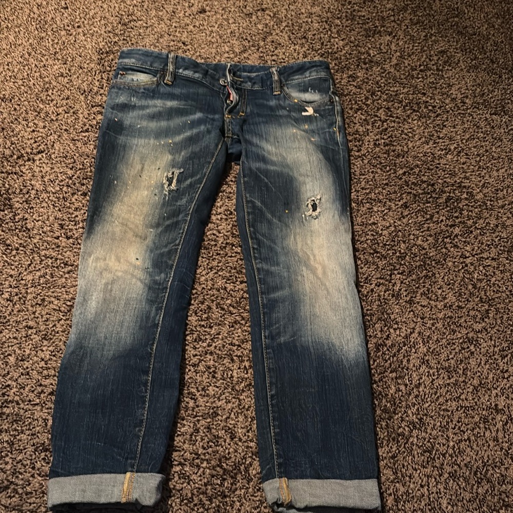 Gently used, LIKE NEW Dsquared capris size 38